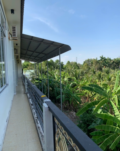 không khí trong lành từ rất nhiều cây xanh bao quanh 